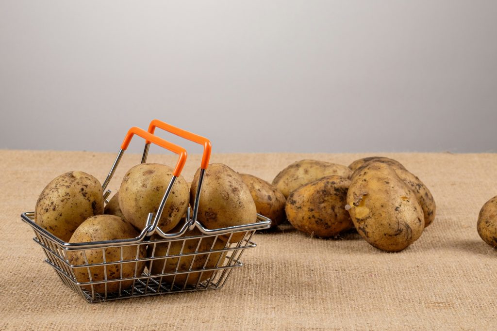 basket of potato to show potayo pohtato as a joke about how trading licenses and business licenses in malaysia mean the same thing 