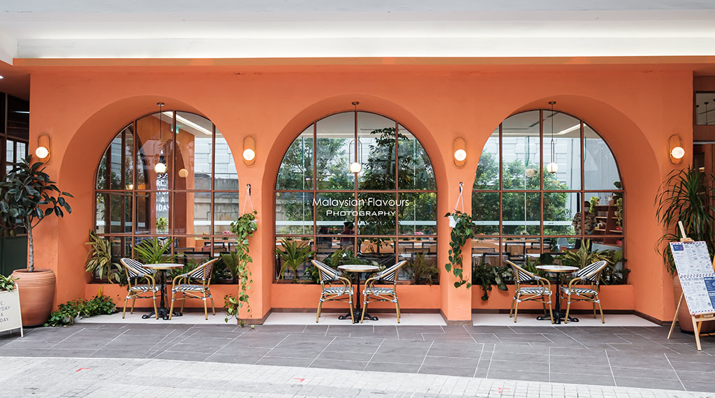 example of joint venture restaurant in malaysia between local and foreigner to show requirement for malaysian trading licenses